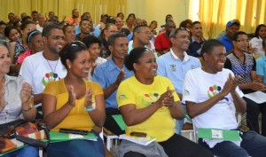 Representantes de más de 100 organizaciones de base de 40 municipios durante el Encuentro Nacional por la Democracia Municipal organizado