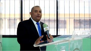 thumbnail_jimmy%20en%20charla%20a%20estudiantes%202