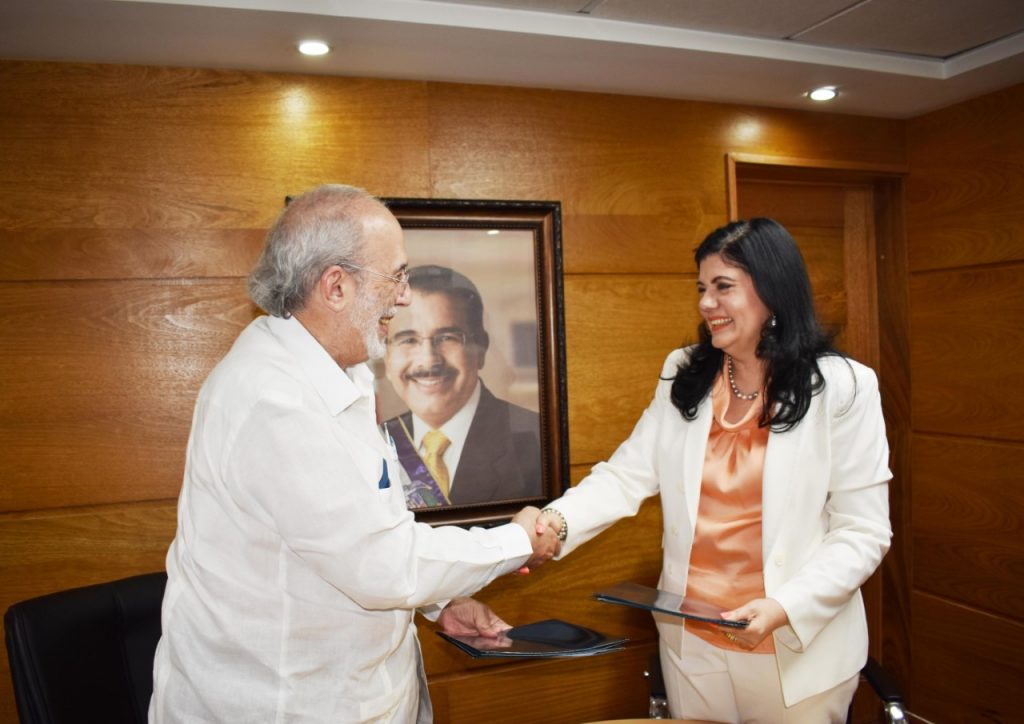 thumbnail_Firma acuerdo UNESCO 2