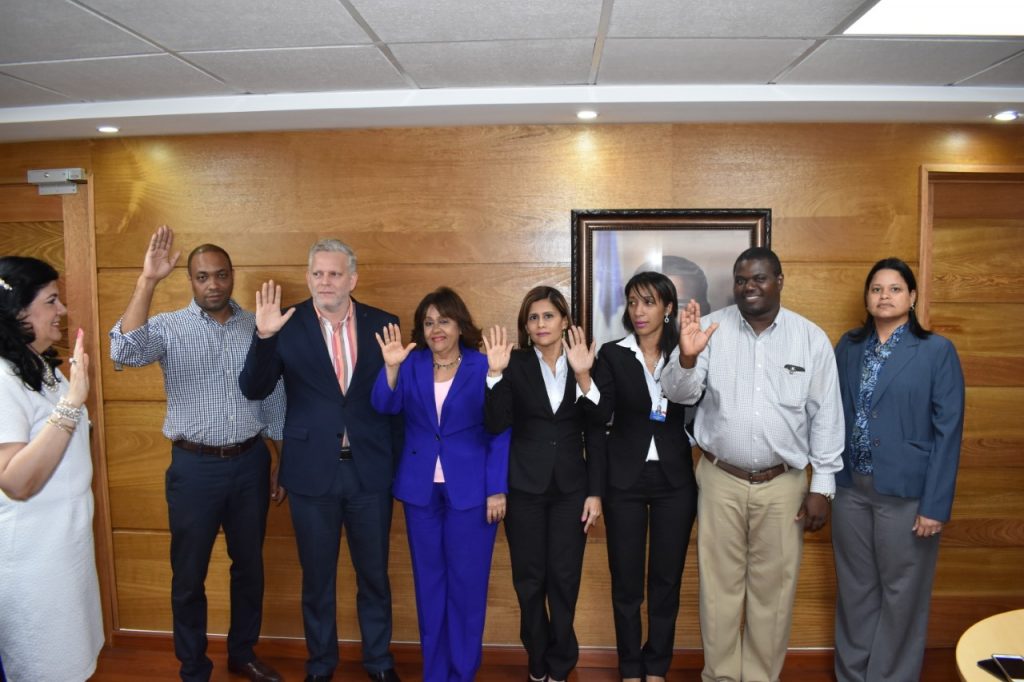 thumbnail_Juramentan Comisión Ética