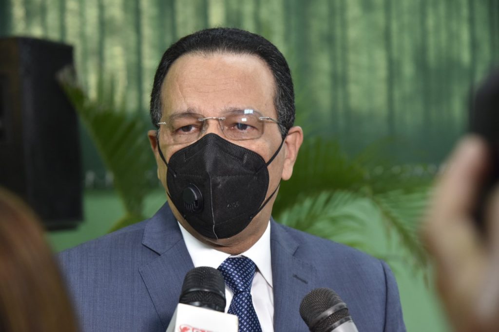 thumbnail_Foto Ministro Peña Mirabal