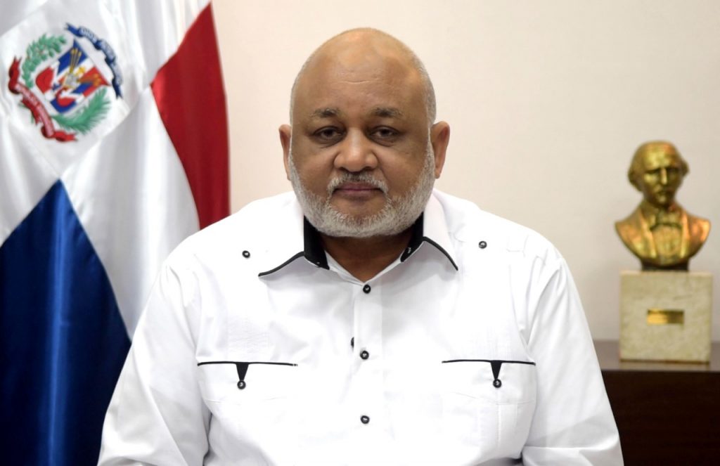 thumbnail_Roberto Fulcar, ministro de Educación (2)