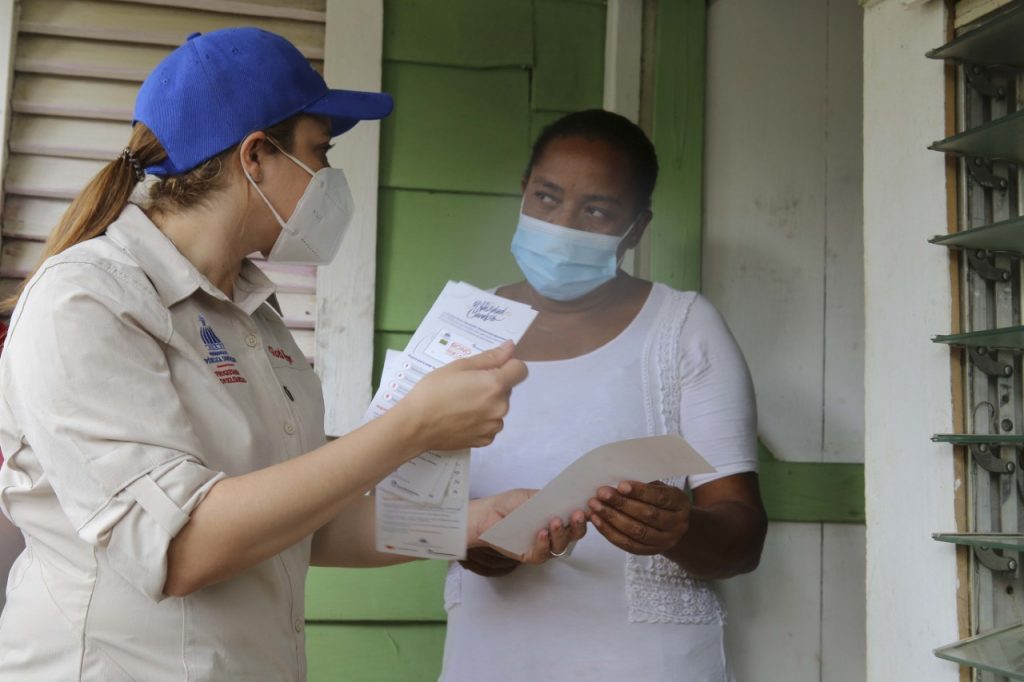 thumbnail_Gloria Reyes, directora general de Progresando con Solidaridad participó en la jornada de distribución