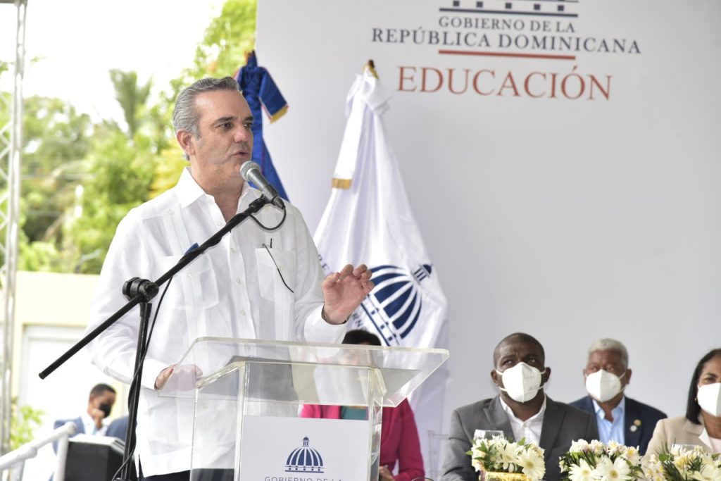 thumbnail_1-Luis Abinader