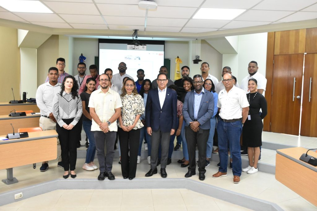 thumbnail_TNR y PUCMM durante el acto de apertura del diplomado sobre riego tecnificado