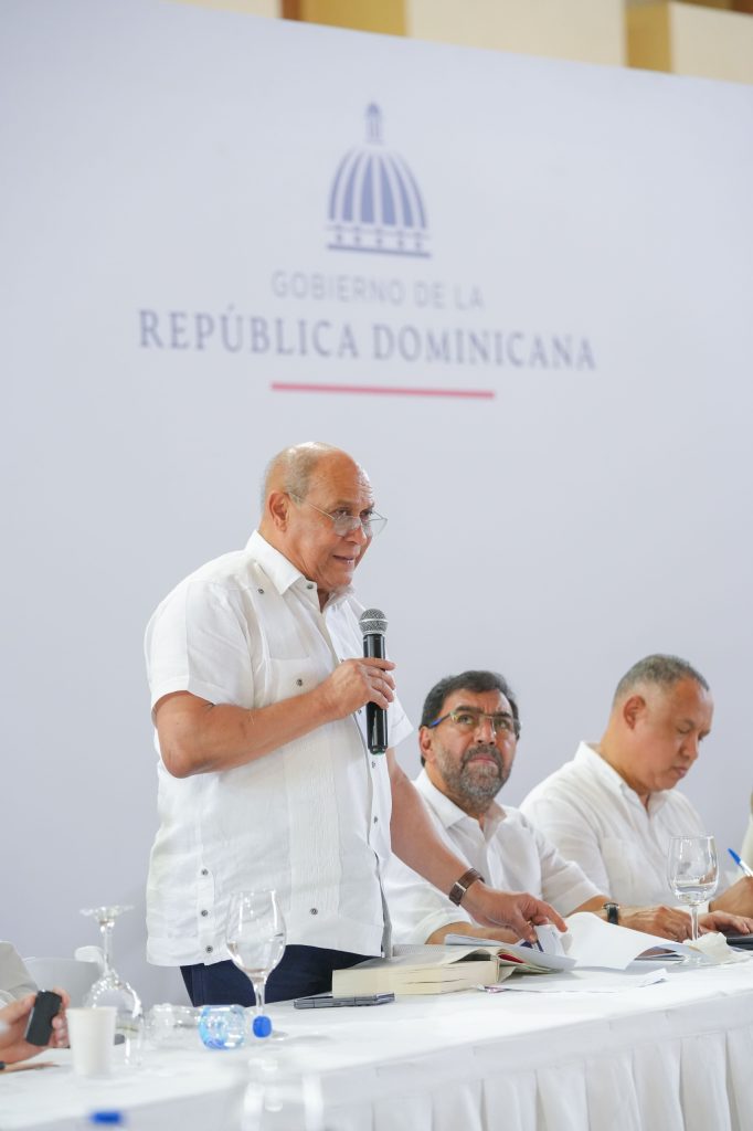 Rafael Santos Badía, director general de Infotep en Encuentro del presidente Luis Abinader en Nagua (1)