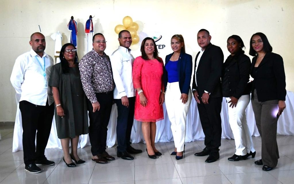 INFOTEP entrega certificados a 108 en La Caleta