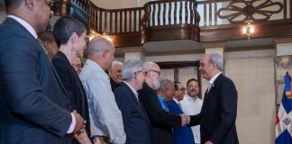 Presidente Abinader juramenta comité gestor del Observatorio Ambiental.