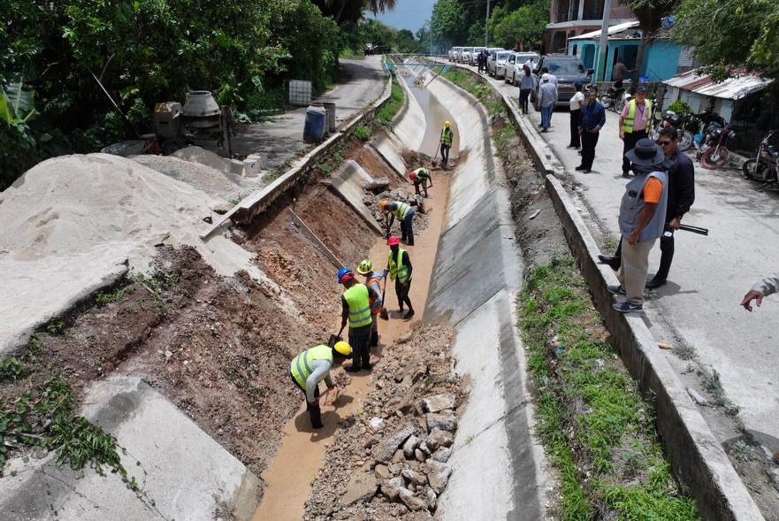 Gobierno invierte RD$ 400 millones “Canal Nizaito” beneficiar 100 mil tareas en Barahona y Pedernales.
