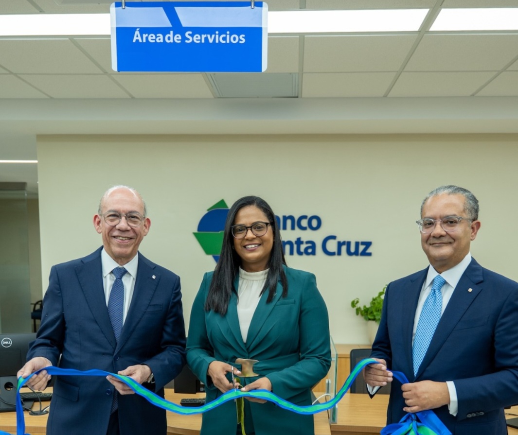 Banco Santa Cruz realiza acto de bendición de centro de negocios en Mao, Valverde