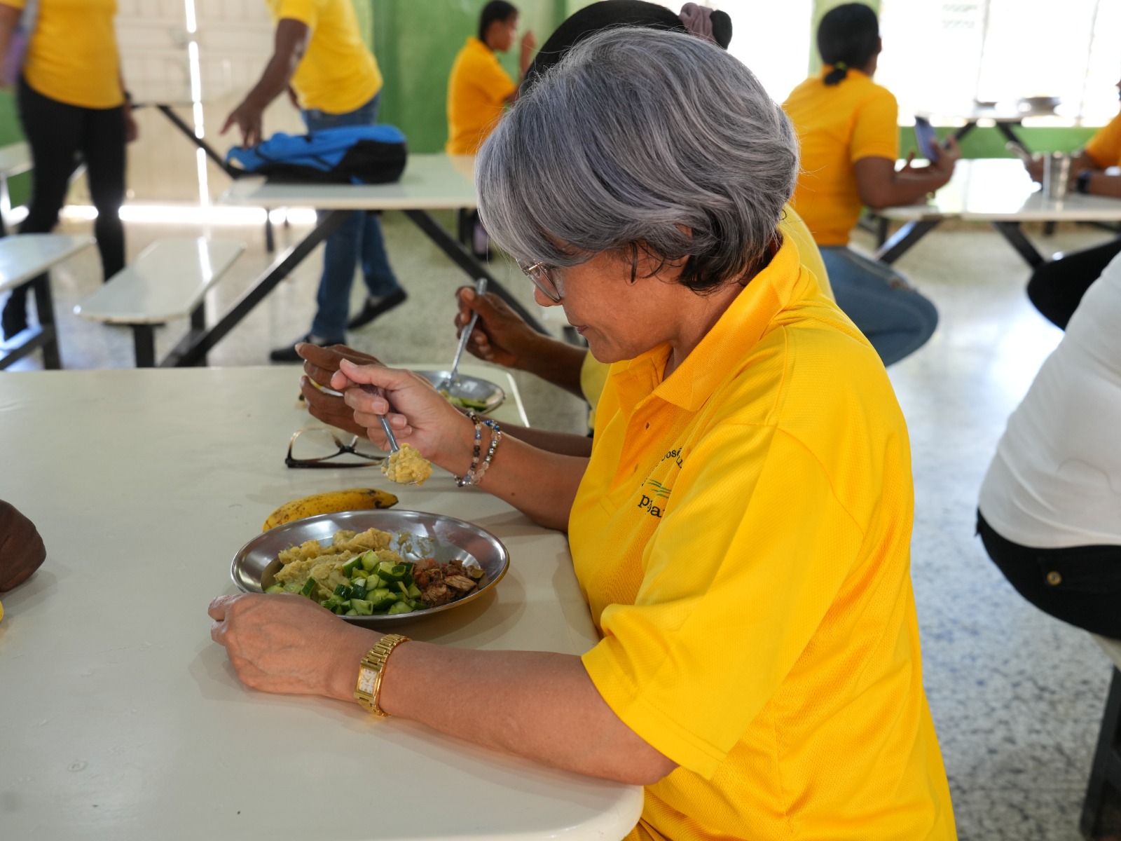 INABIE garantiza alimentación escolar a casi 150 mil jóvenes y adultos de los programas Oportunidad 14-24 y Prepara.