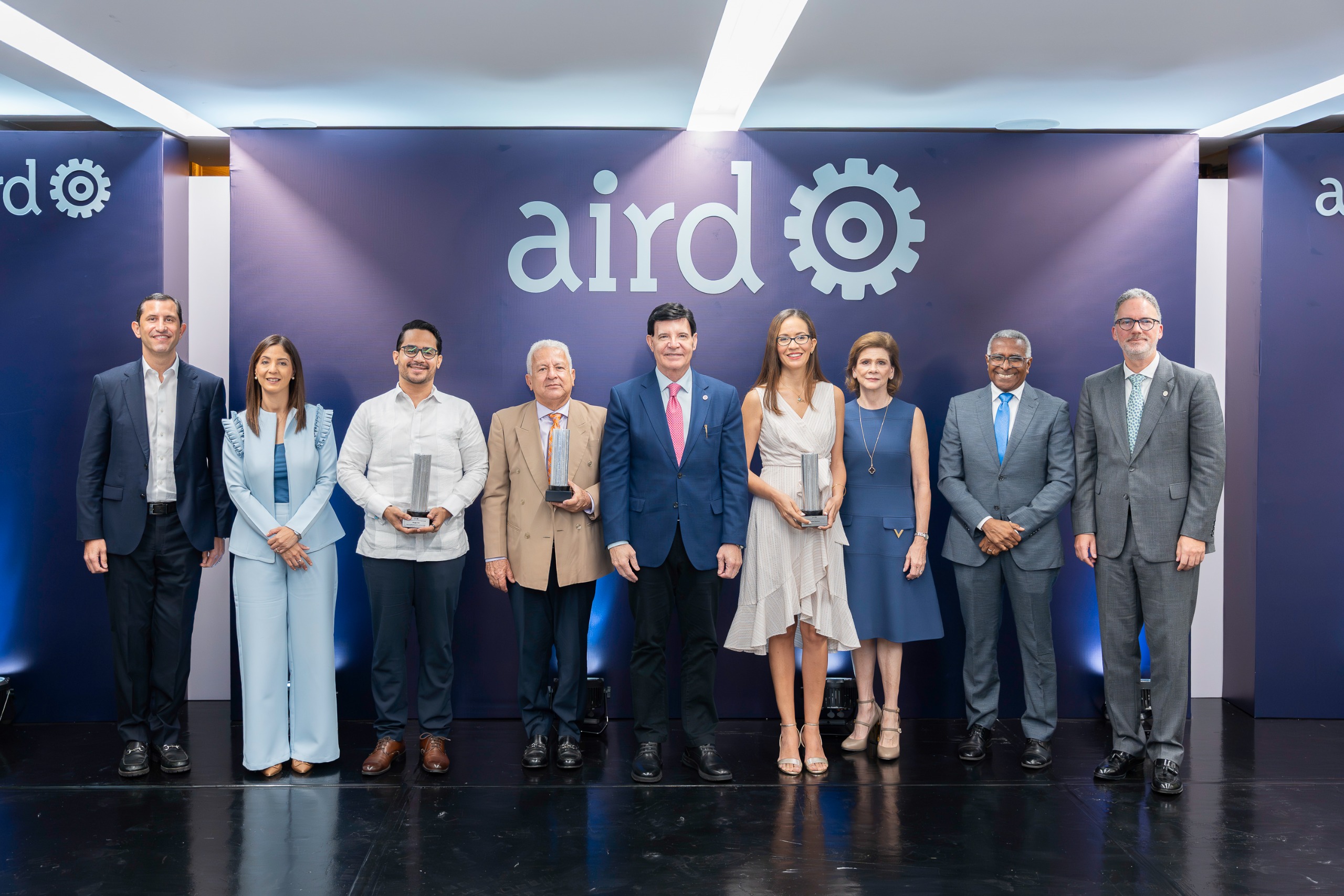 Reconocen a periodistas en la XVII edición "Premio AIRD al Periodismo sobre la Industria Nacional"