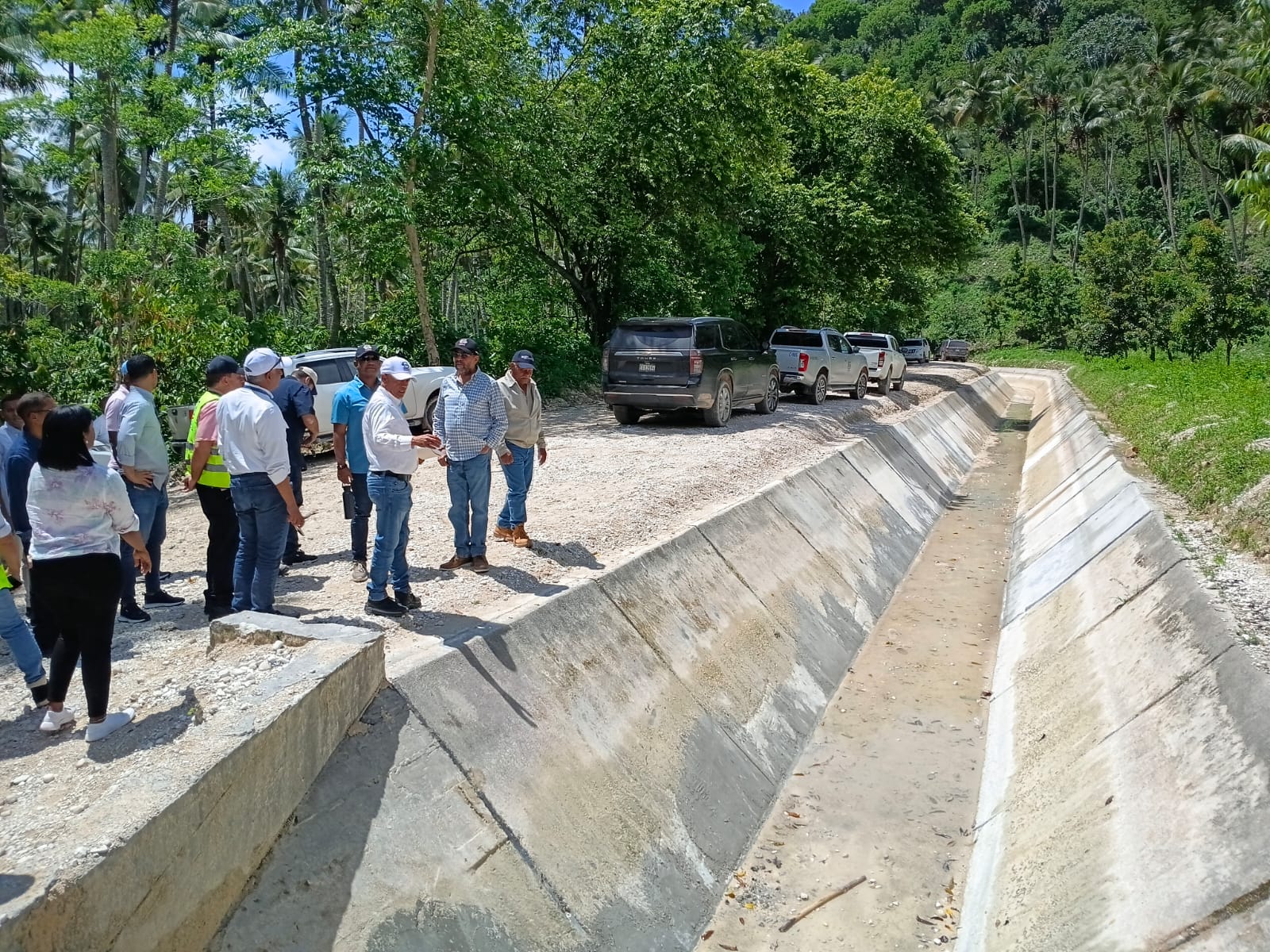 INDRHI supervisa primeros 8 kilómetros Rehabilitación y Rescate "Canal Nizaito" construye el Gobierno en Barahona