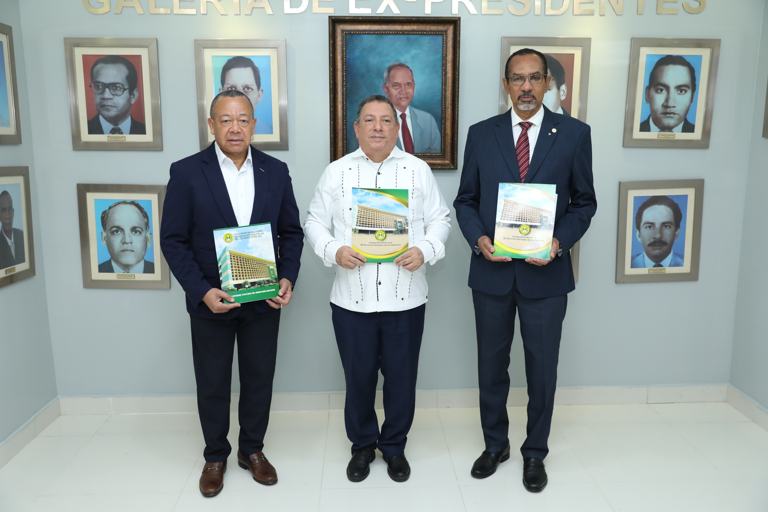 Cooperativa COOPNAMA Fortalece Programa de Becas en Alianza con la Universidad Federico Henriquez y Carvajal (UFHEC)
