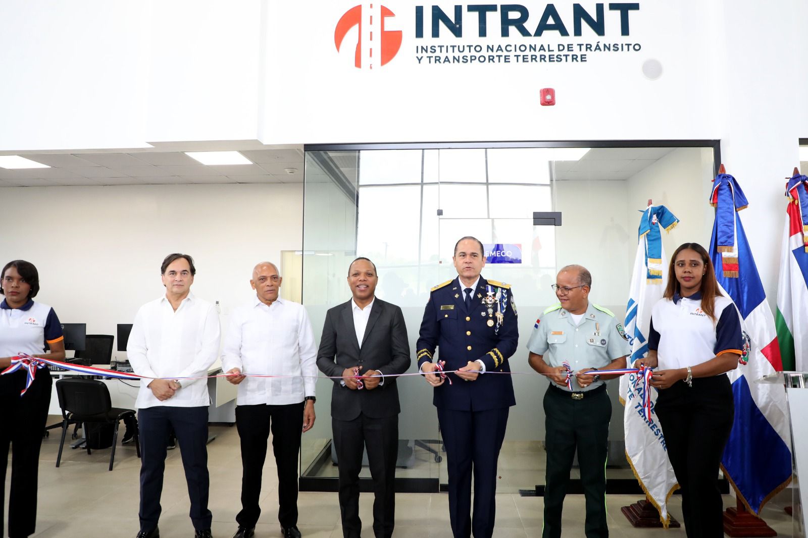 INTRANT abre nueva oficina de licencias en el centro de retención vehicular CENARVE en Santo Domingo Oeste