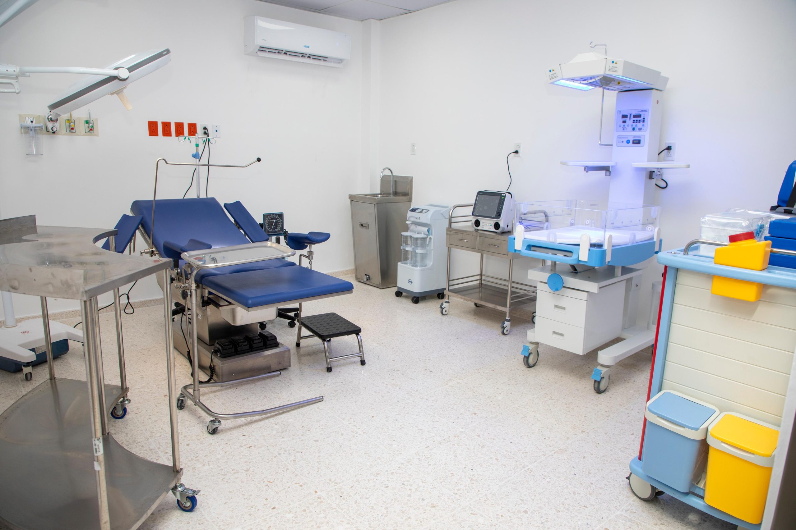 Con inversión          RD$ 490 millones Presidente Abinader inaugura Remozamiento Hospital Materno en Barahona.