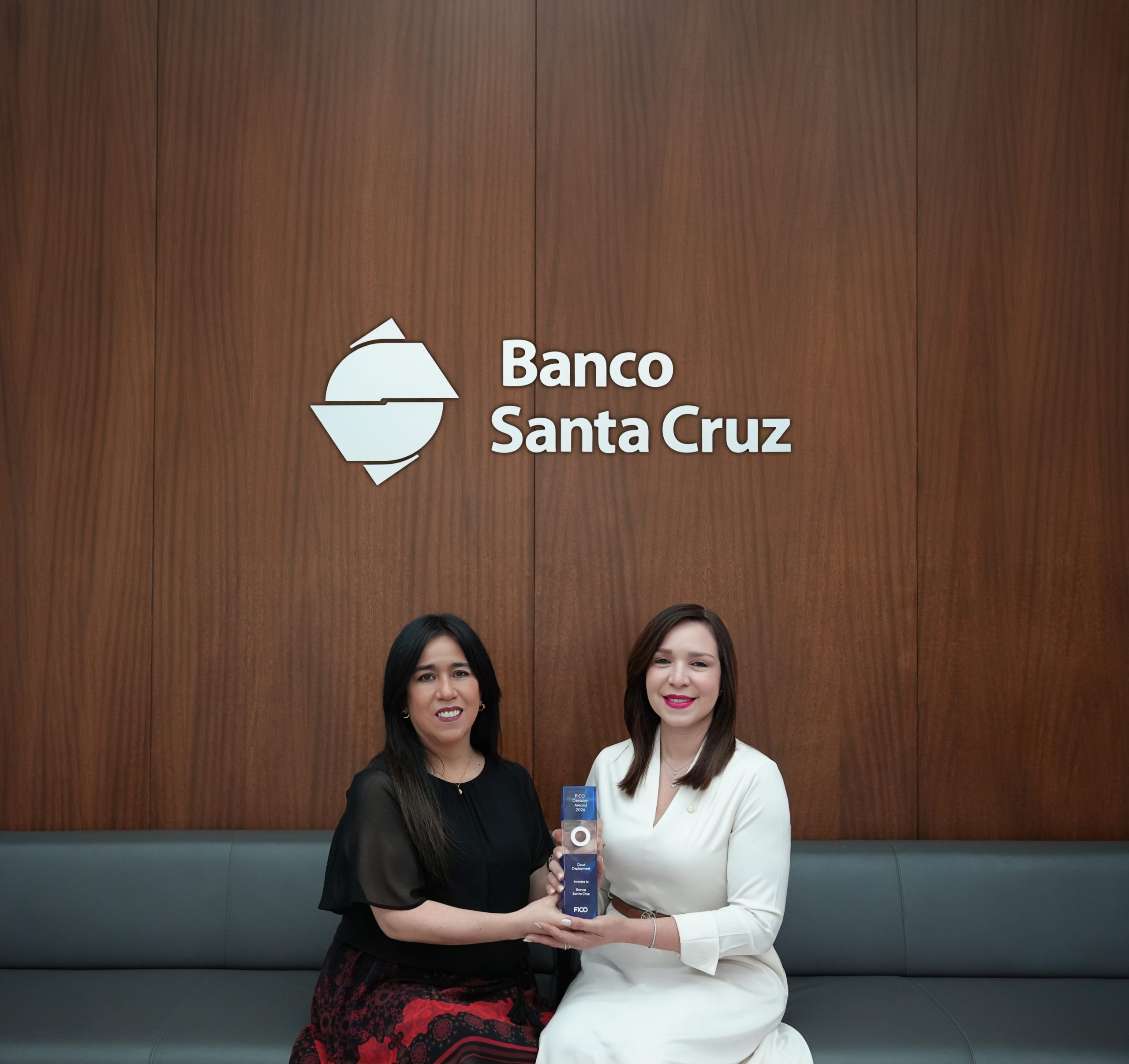 Banco Santa Cruz gana premio FICO Decision Award por su innovación en gestión de riesgos utilizando soluciones en la nube