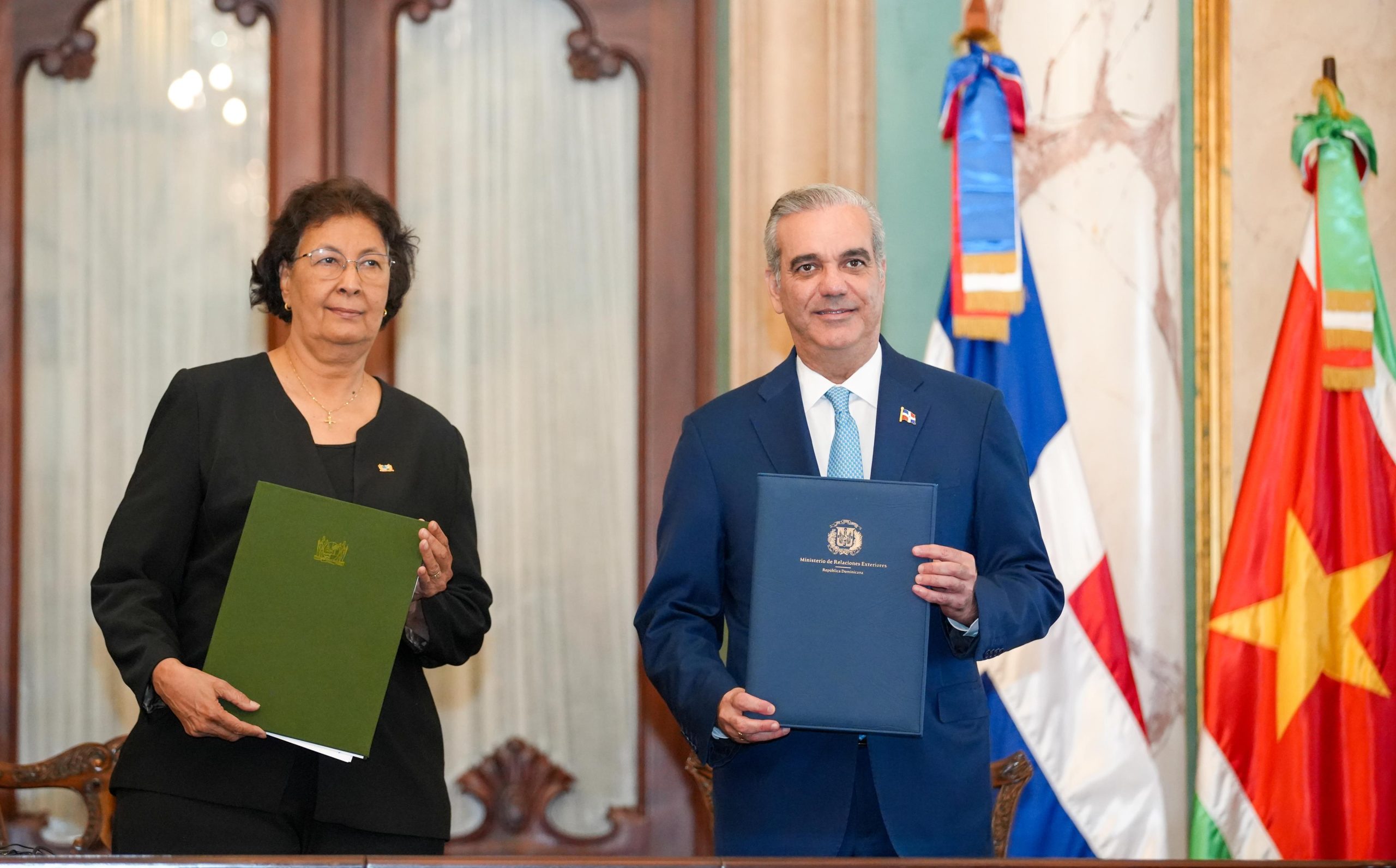 República Dominicana y de Surinam firman acuerdos de cooperación y alianzas estratégicas en el sector turístico, agricultura e inversión privada.