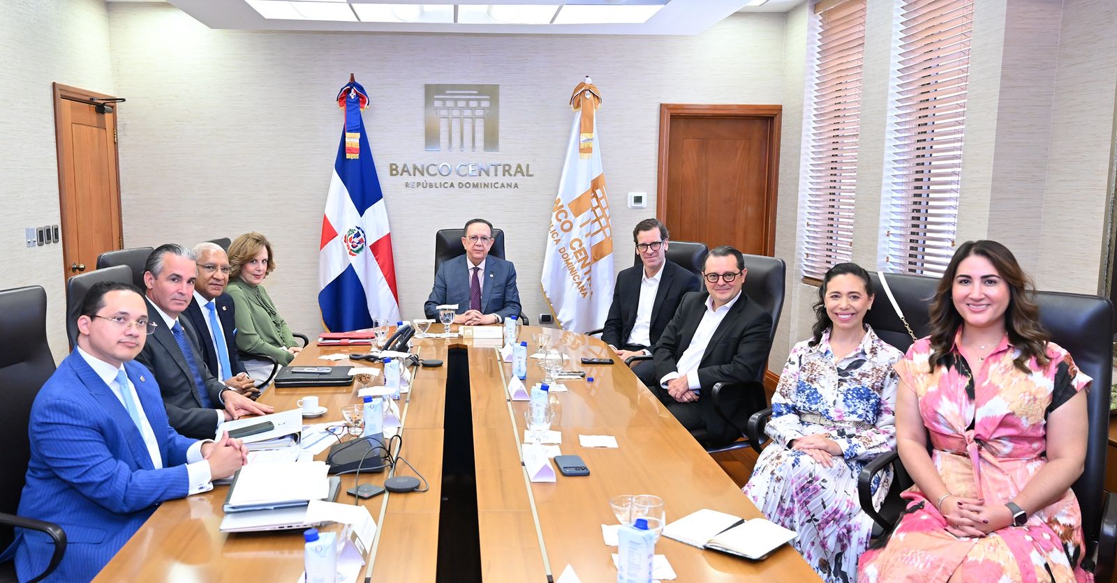 Gobernador del Banco Central recibe visita de una delegación ejecutiva del Citibank