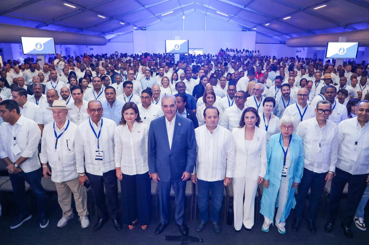 Presidente Abinader llama a cuidar al PRM con “humildad, unidad y determinación”.