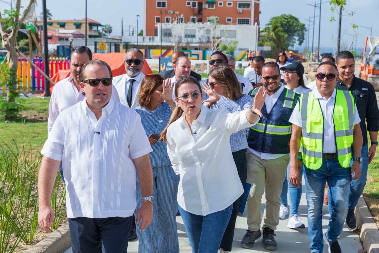 Alcaldesa del Distrito Nacional y Ministro de Presidencia Supervisan trabajos finales del Paseo 30 de Mayo y anuncian su inauguración.