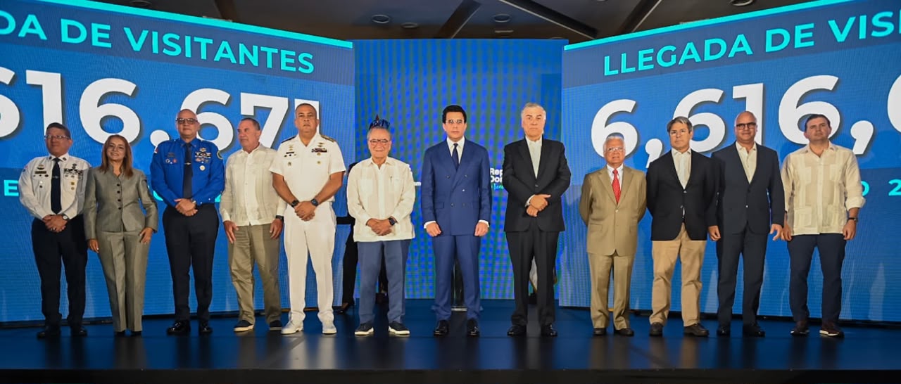 República Dominicana rompe récords en llegadas con 6.6 millones de visitantes, rumbo a cerrar con 12 millones de turistas.
