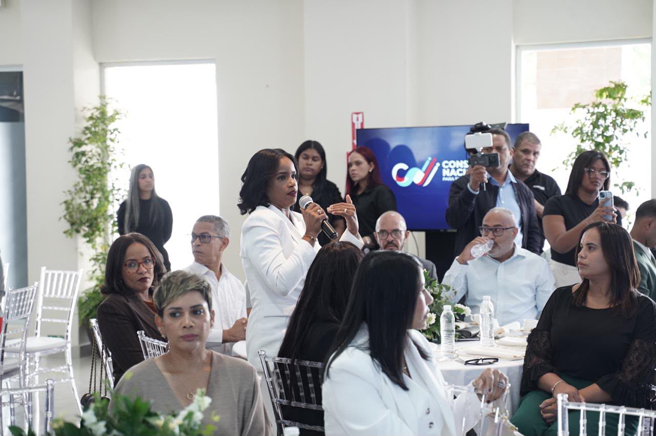 Consulta Nacional presenta a líderes de opinión la visión transformadora de la reforma educativa.