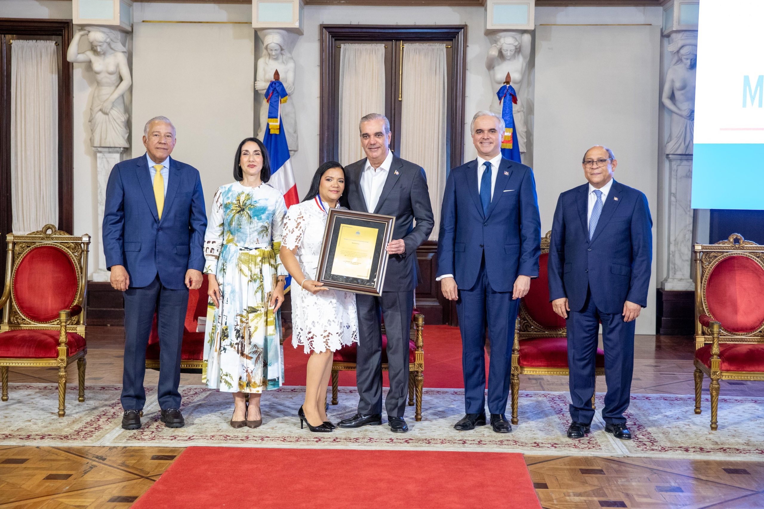 Presidente Abinader entrega Medalla al Mérito Magisterial 2026 y reconoce el aporte de docentes al desarrollo del país