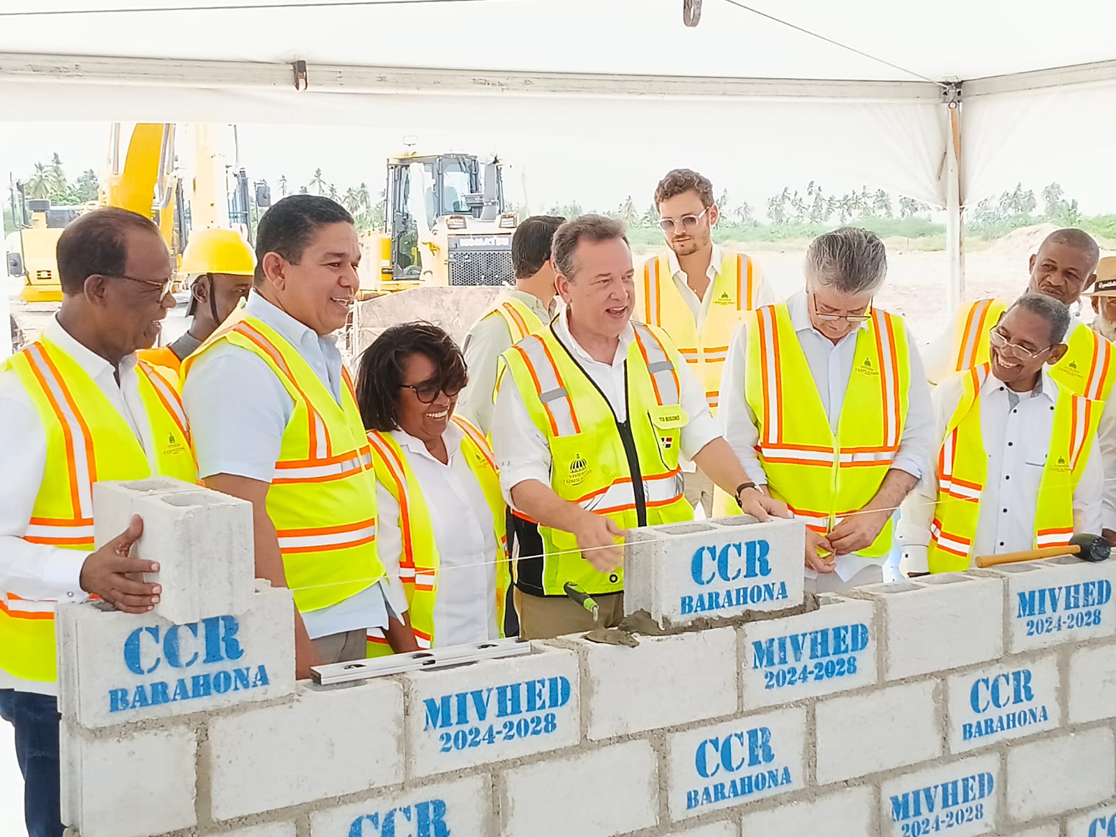 Con una inversión de mil millones; el Gobierno deja iniciado nueva Cárcel Pública de Barahona.-