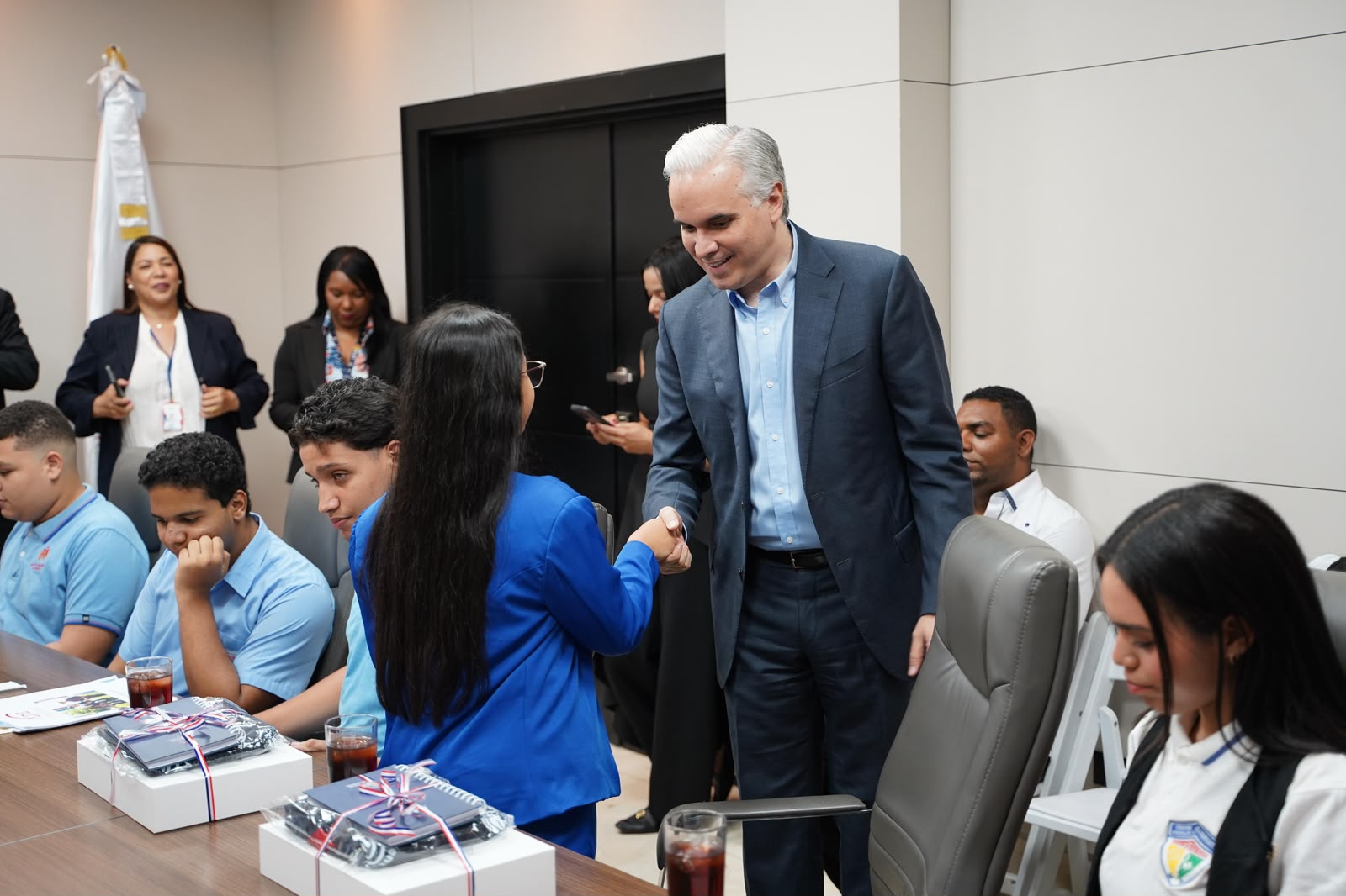 Delegación de estudiantes representará al país en Kenia y Estados Unidos en programas internacionales de liderazgo y debate