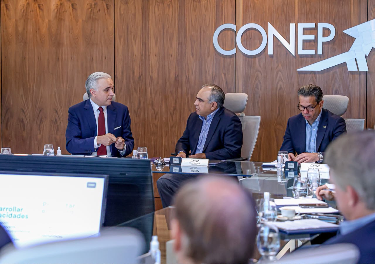 Ministro de Educación Luis Miguel De Camps destaca ante el CONEP la educación como motor del Desarrollo Nacional