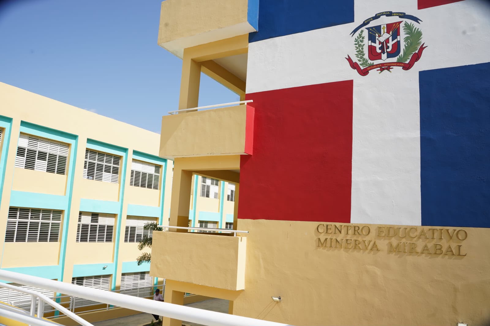 Gobierno inaugura infraestructuras educativas en favor de 2,660 estudiantes en el Gran Santo Domingo.-