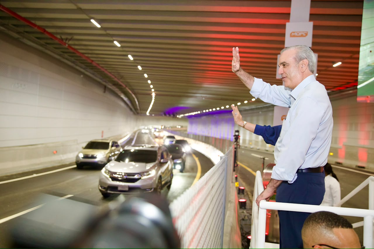 Presidente Abinader inaugura el túnel de la Plaza de la Bandera que cambia la salida hacia el Sur y redefine la movilidad del Gran Santo Domingo.