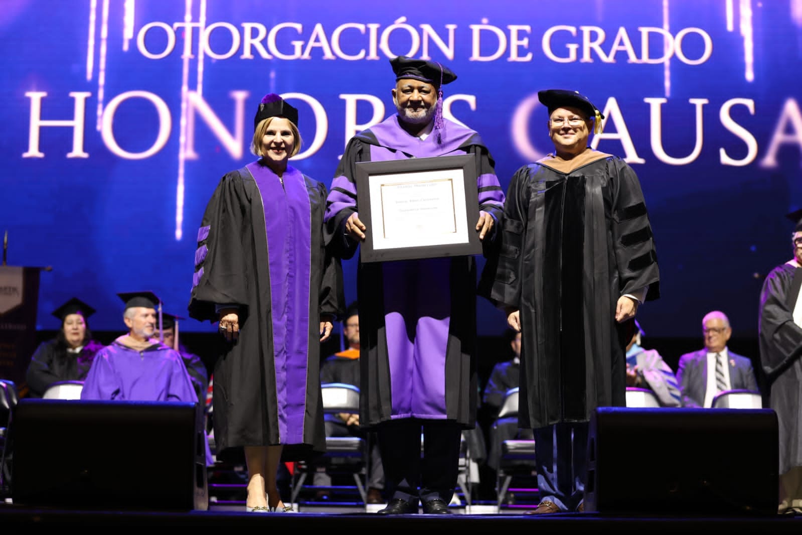 Atlantic University confirió a Roberto Fulcar el Doctorado Honoris Causa en Innovación por su liderazgo, visión y aportes transformadores a la educación.