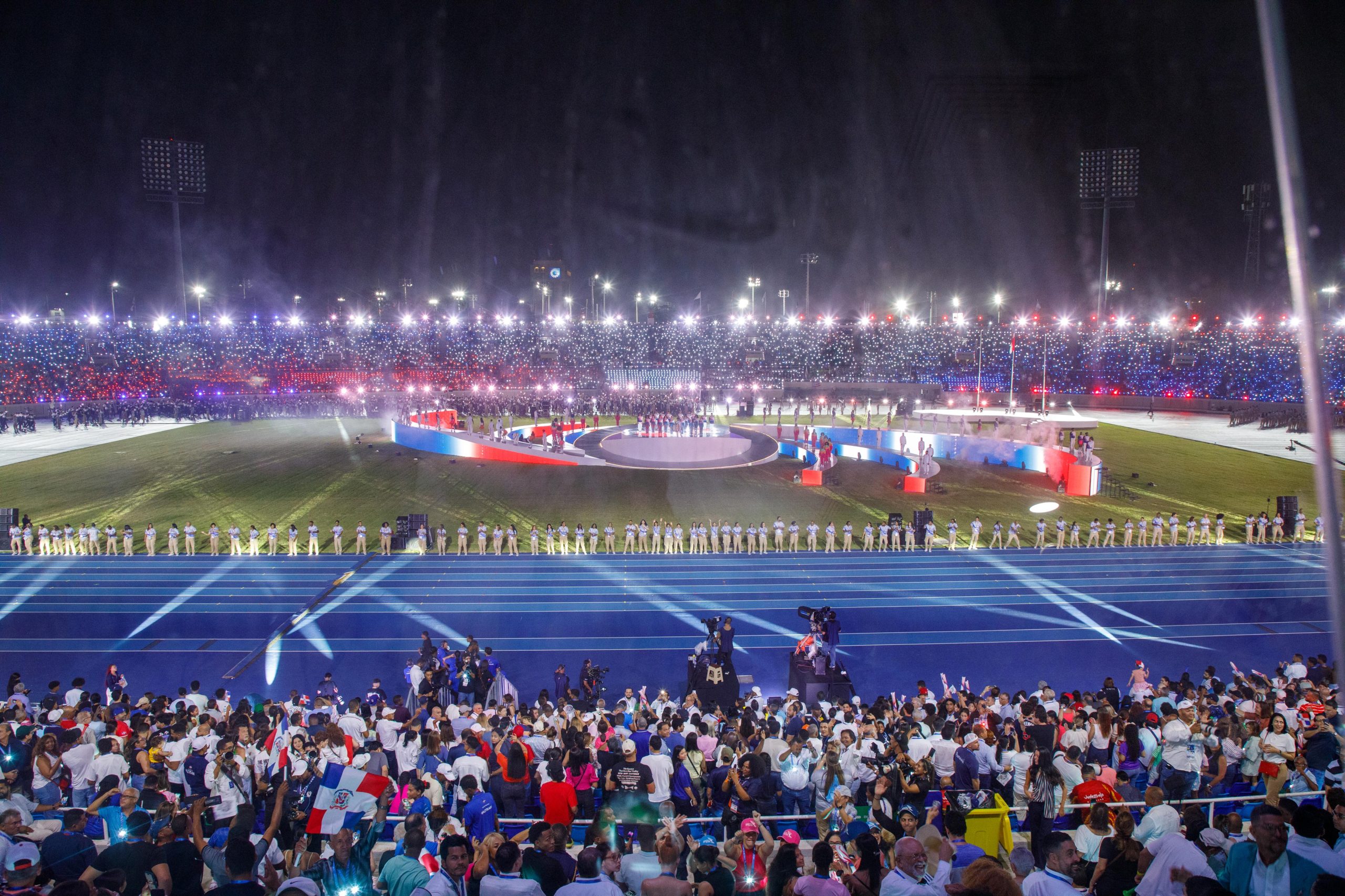 El Gobierno dejó abiertos los XXV Juegos Centroamericanos y del Caribe Santo Domingo 2026, en una impresionante ceremonia inaugural con despliegue de luces y uso de tecnología.