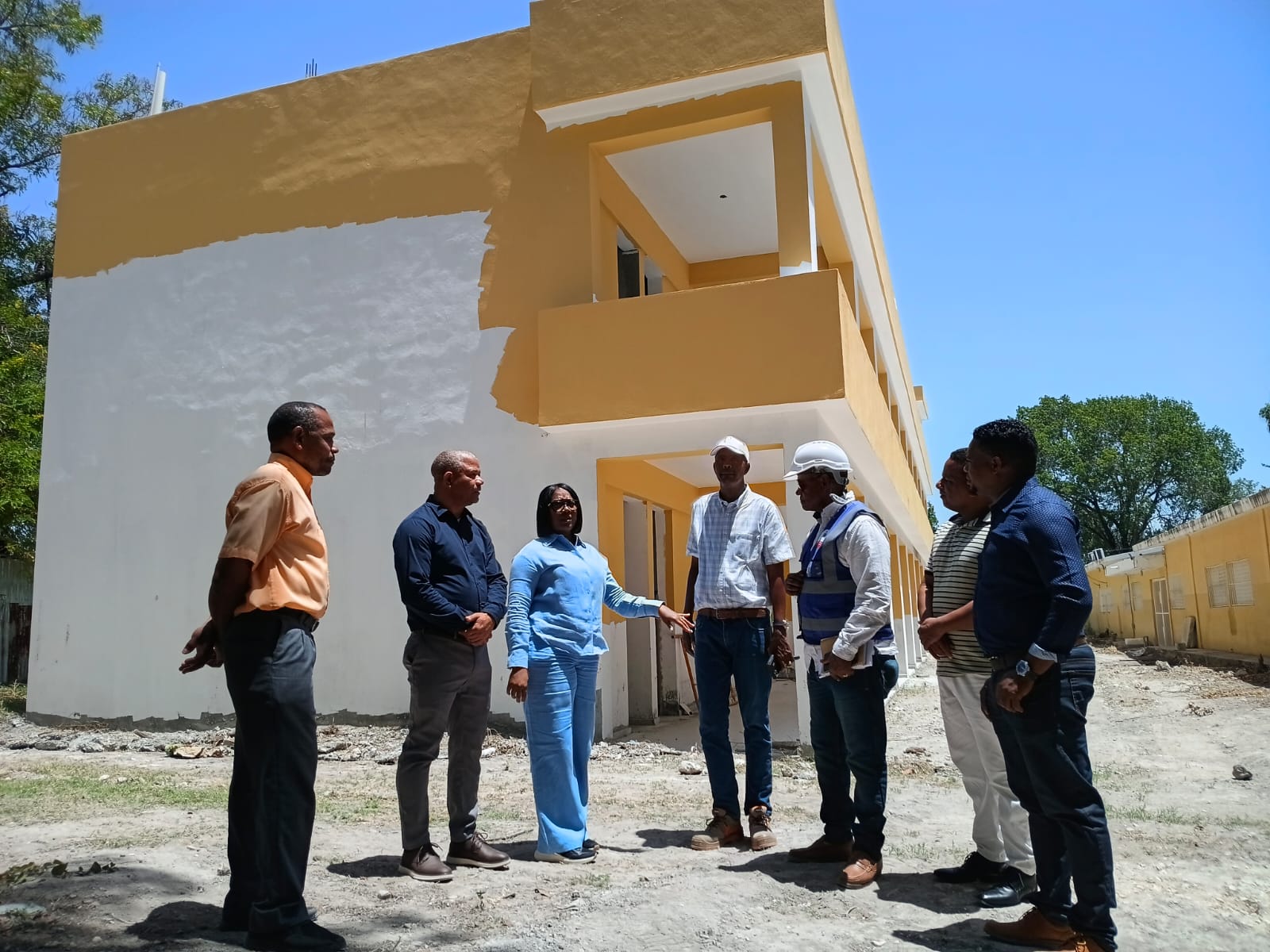 A través Infraestructura Escolar, Gobierno avanza en 90% construcción  de 8 aulas nuevas "Escuela Catalina Pou" Cabral-Barahona.
