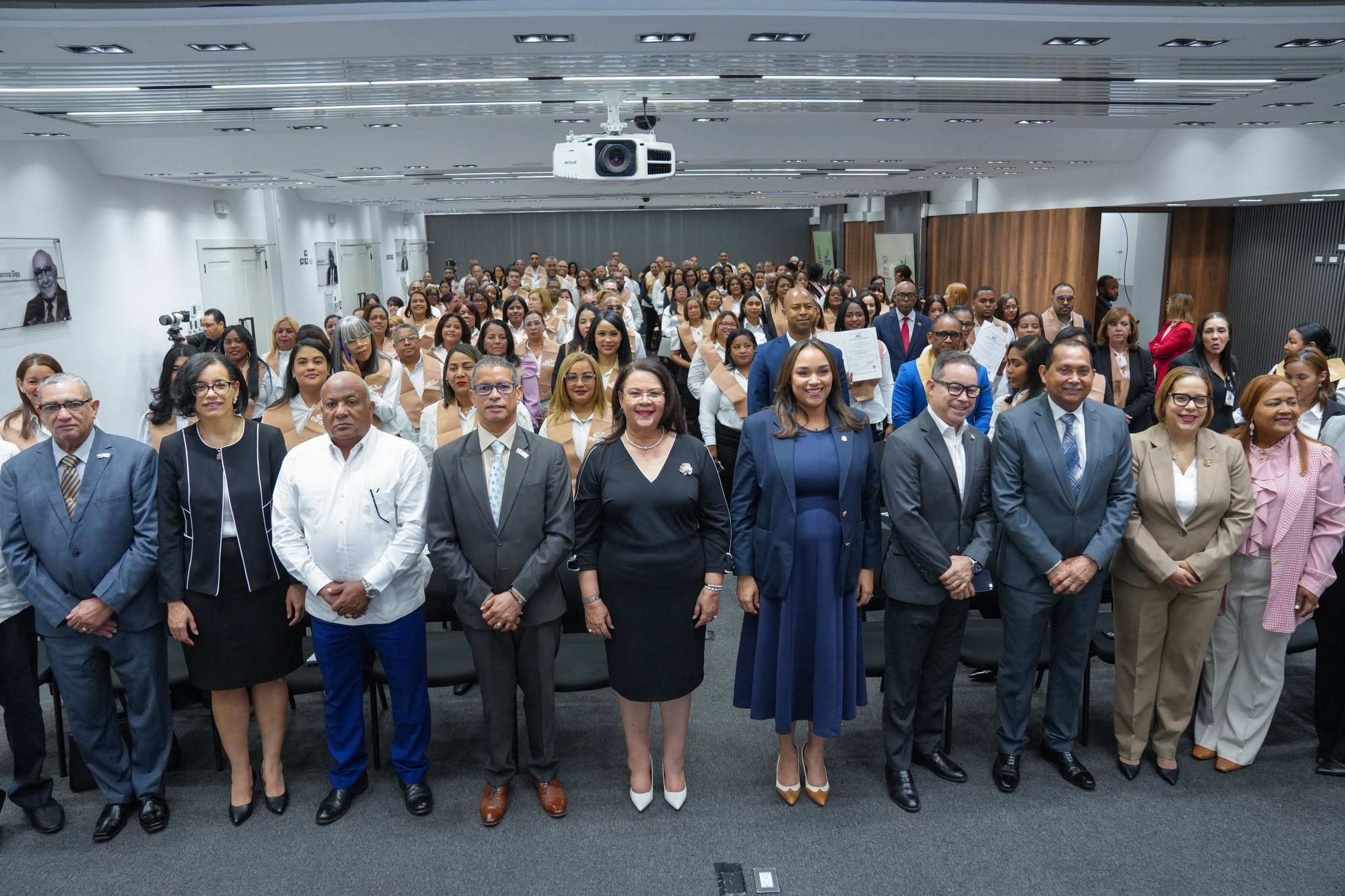 INFOTEP certifica a 262 colaboradores de la Cámara de Diputados tras completar programa de formación.-