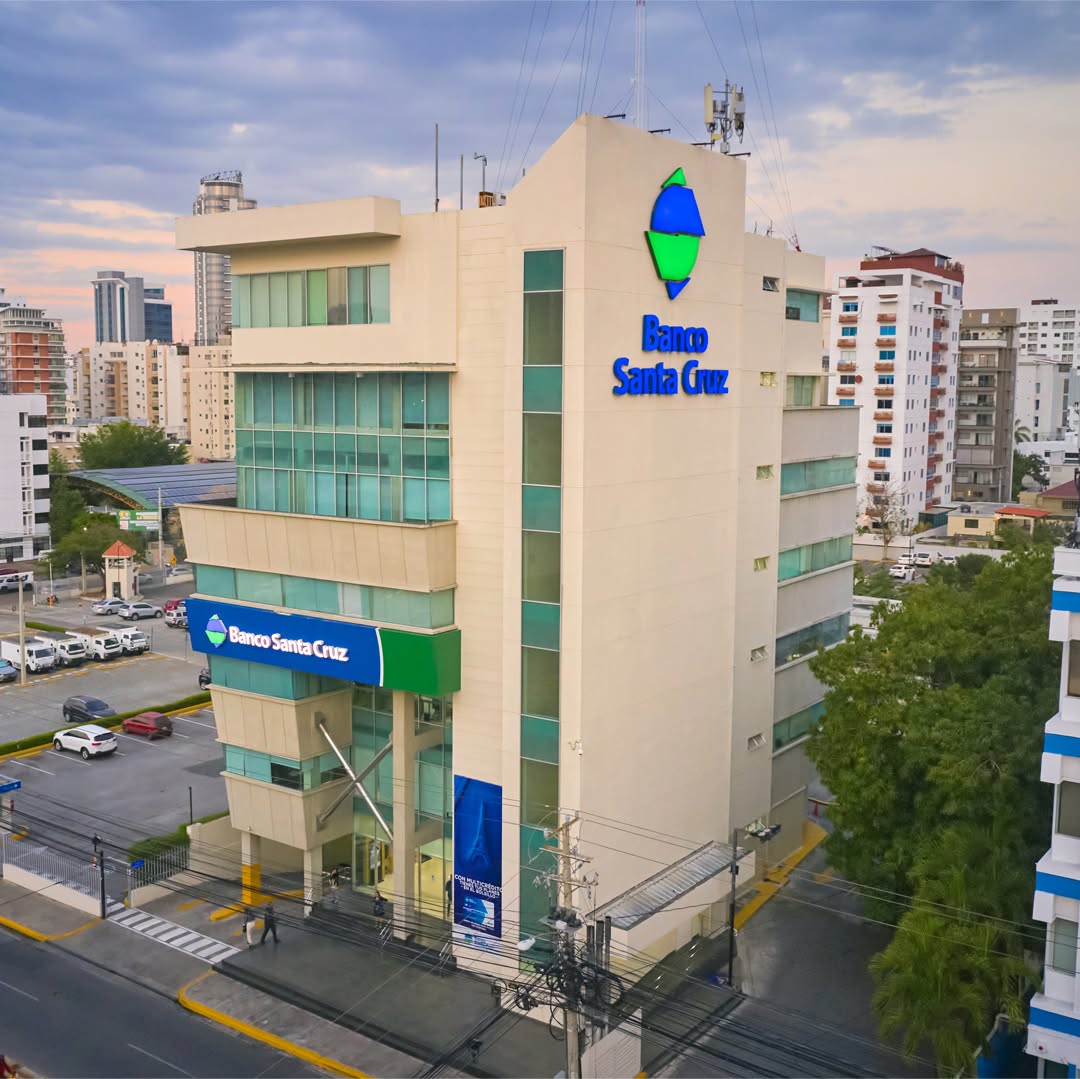 Ratifican calificación de Banco Santa Cruz en “AA-” y eleva sus perspectivas a “positiva”