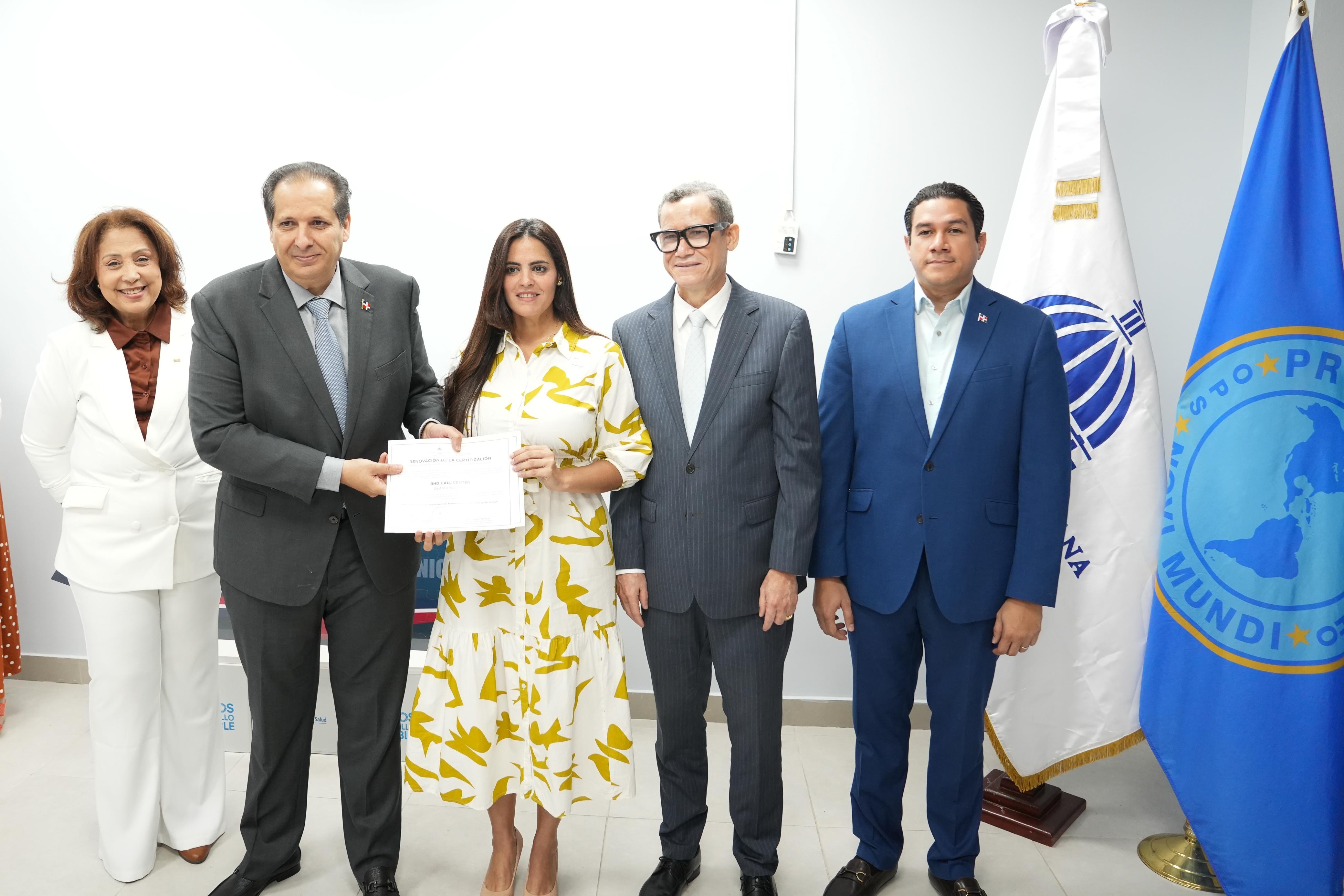 Ministerio de Salud Pública reconoce al Banco BHD por sus salas de lactancia.-