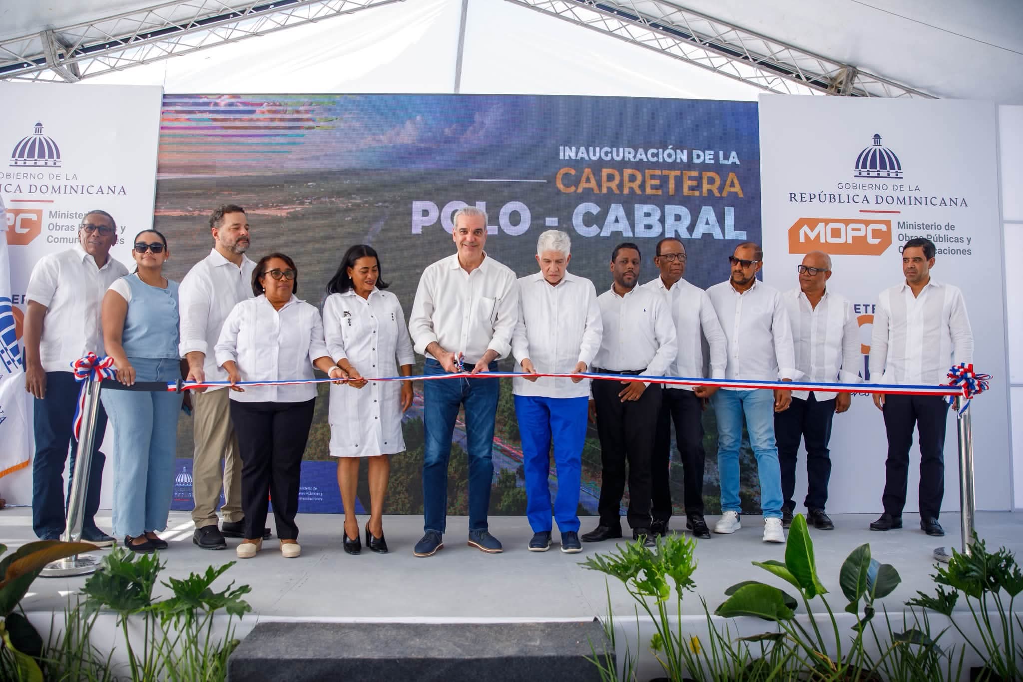 El Gobierno inaugura la Re-Construcción de la Carretera Polo-Cabral en la Provincia Barahona.