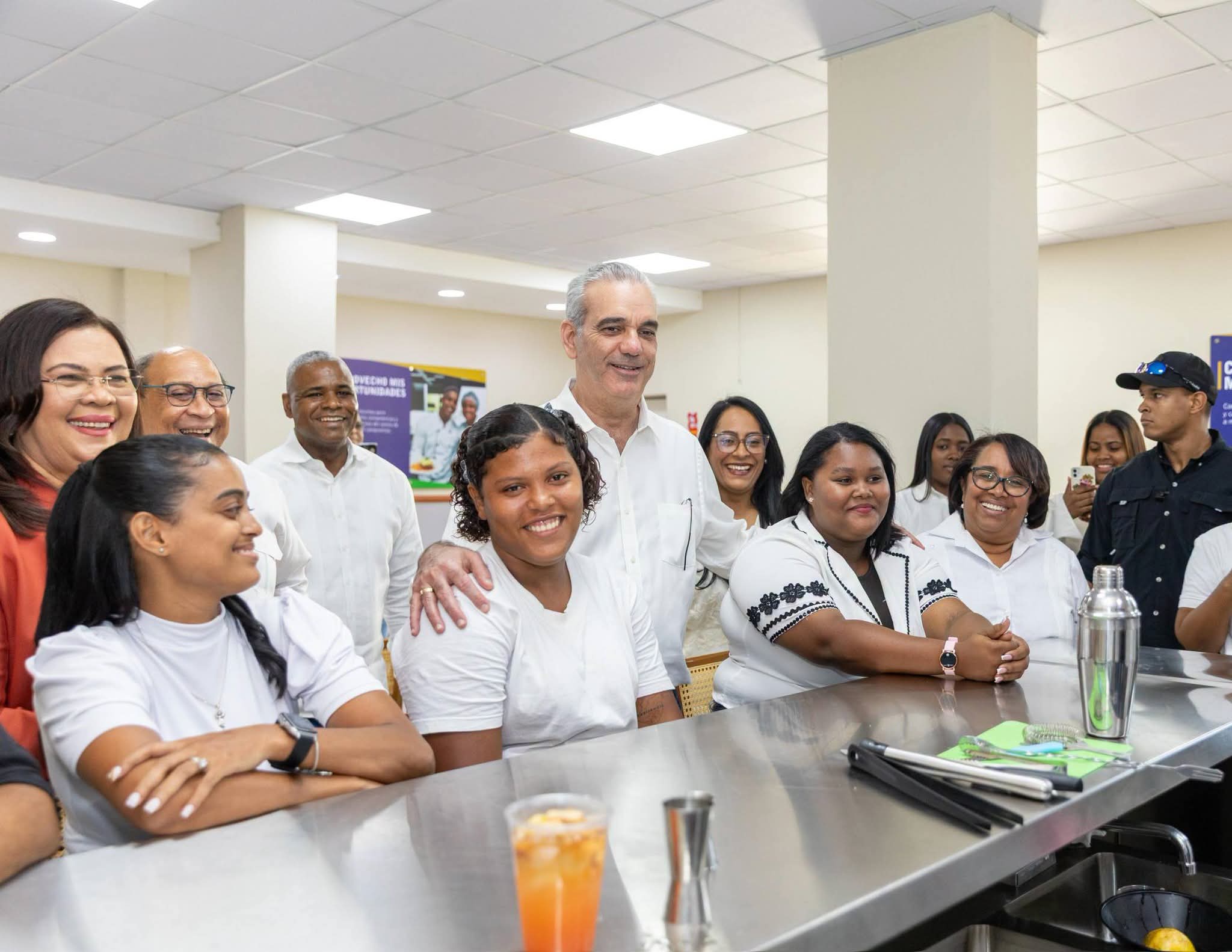 Presidente Abinader inaugura Escuela de Formación Técnico Profesional Guarocuya en Barahona con miras al desarrollo del Turismo Región Enriquillo