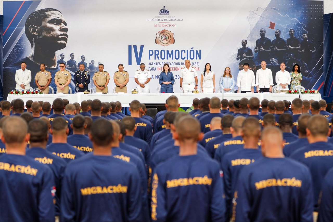 Raquel Peña encabeza graduaciones que impulsan oportunidades para la juventud y fortalecen las instituciones.