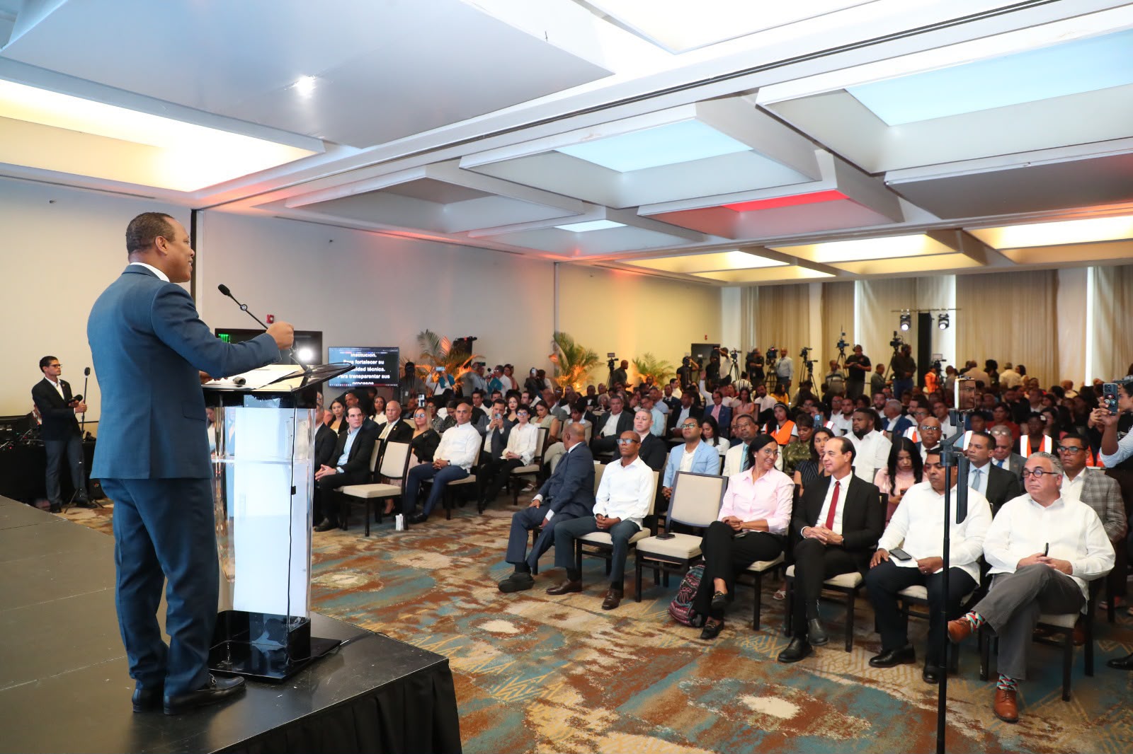 Milton Morrison presenta las Memorias Institucionales INTRANT 2024–2026: una gestión de transparencia, eficiencia y transformación institucional.