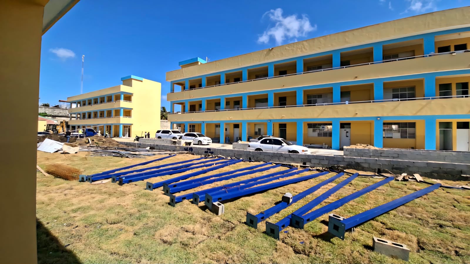 Dan toques finales a Escuela de Cancino Adentro y otros planteles de SDE que incorporarán más de 60 nuevas aulas para el nuevo año escolar 2026-2027