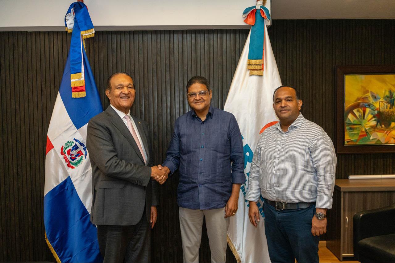 INTRANT abre diálogo con actores privados de transporte para fortalecer norma regula servicios.