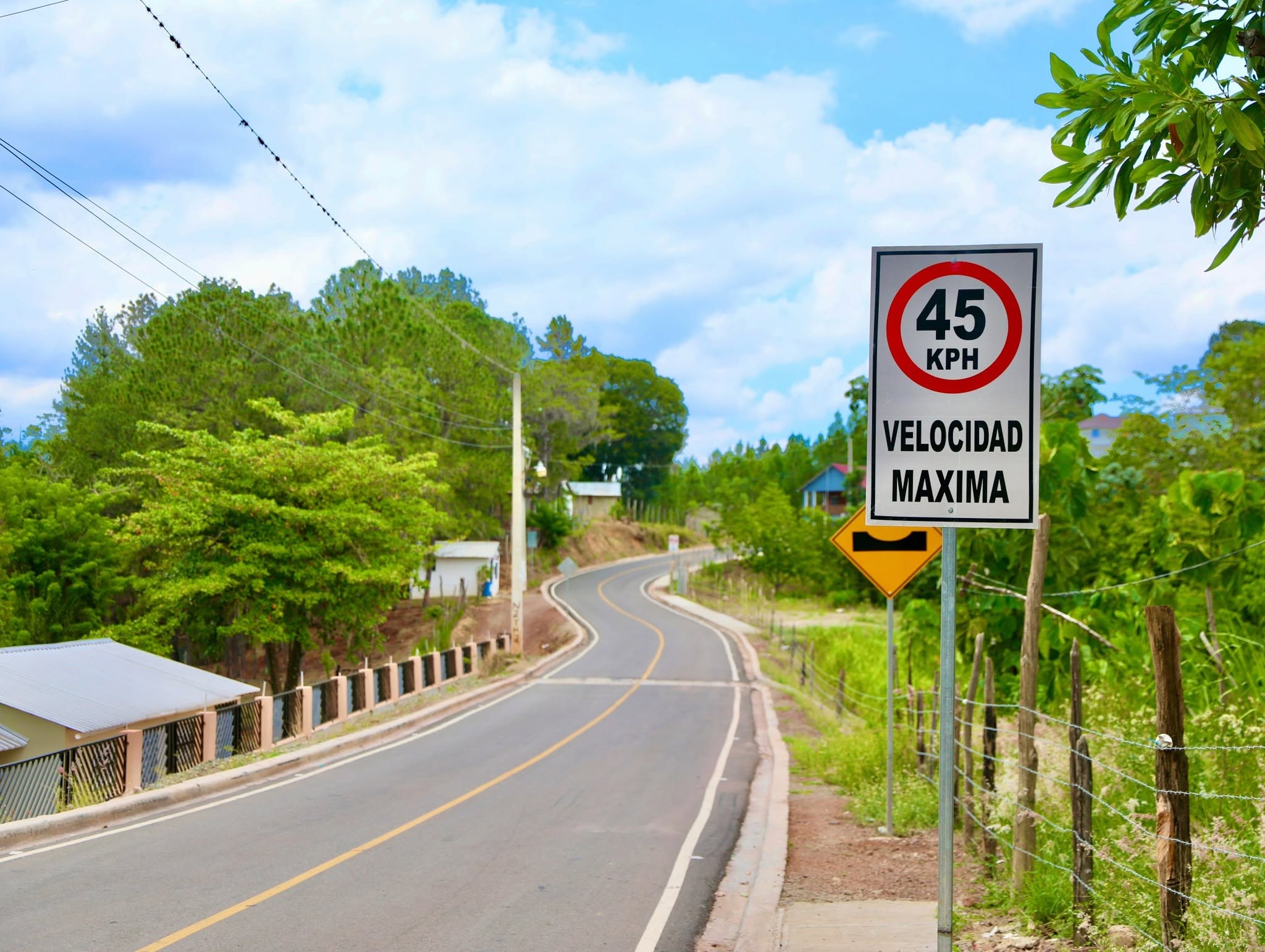 SANTIAGO: Presidente Abinader entrega carretera El Rubio–Los Corocitos, asfaltada por primera vez, para impulsar la producción agrícola y mejorar el acceso a servicios y oportunidades