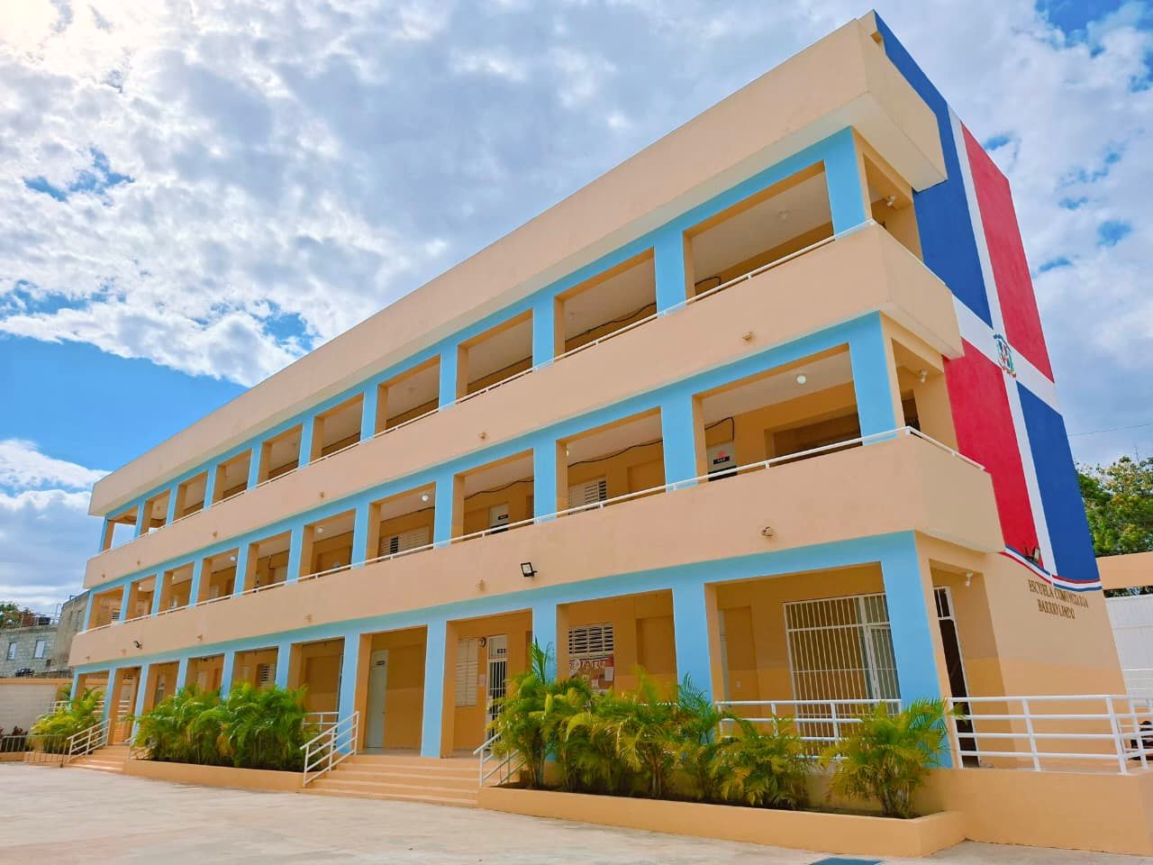 Infraestructura Escolar: Más del 98 de los centros educativos funcionan normal en todo país, mientras avanzan intervenciones en menos del 2 por ciento