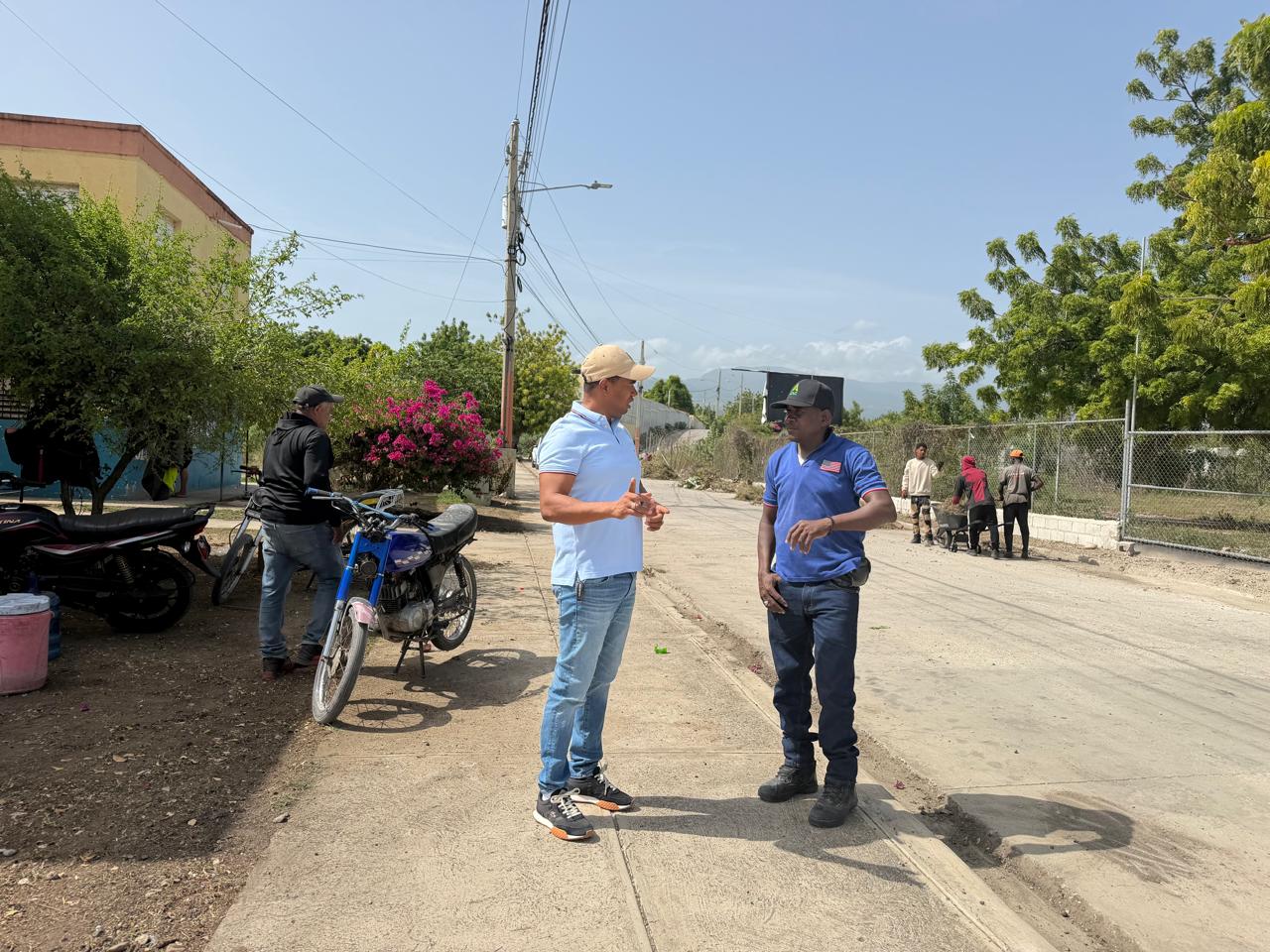 Alcaldía Municipal y Consorcio Azucarero Central ejecutan amplio operativo de limpieza en Villa Central-Barahona. –