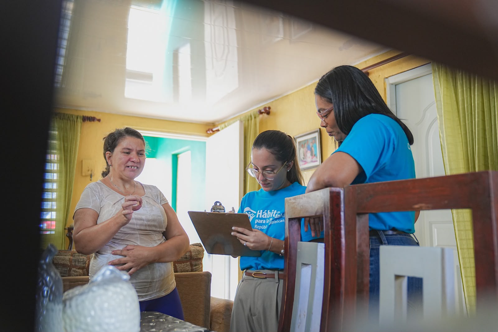 Seguros Crecer y Hábitat Dominicana mejoran hogares de más de 100 personas en Santo Domingo Norte, Santiago de los Caballeros y San Cristóbal