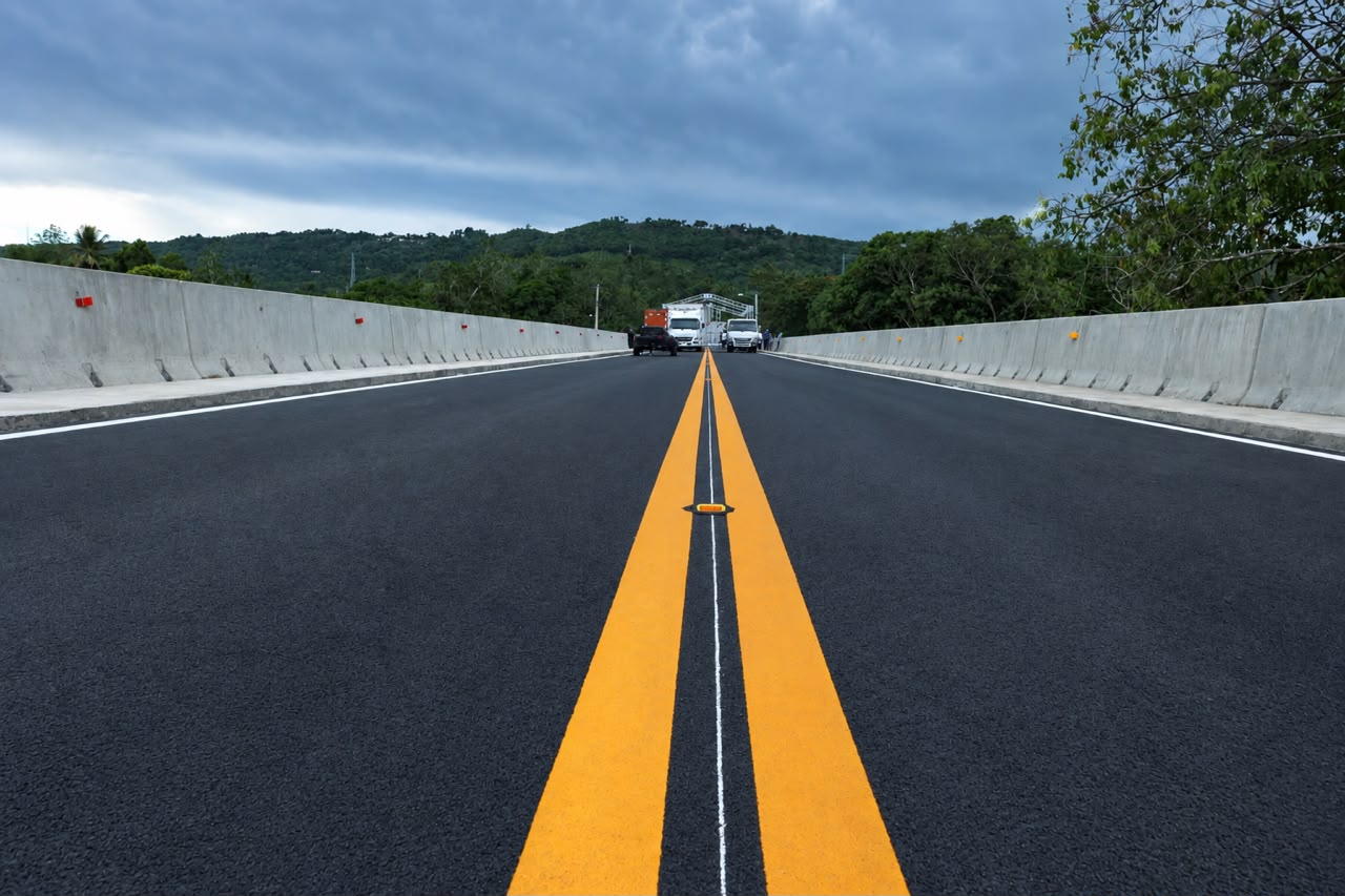 En tiempo récord el Gobierno entrega a Puerto Plata nuevo puente sobre el río Camú.